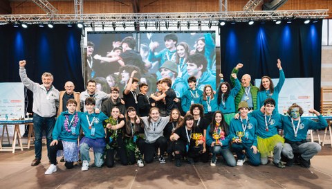 Los equipos de El Regato Ikastetxea y San Fidel Ikastola, ganadores del torneo FLL Euskadi-MONDRAGON