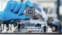 Escasez de microchips: por qué hay una crisis de semiconductores y cómo puede afectarte