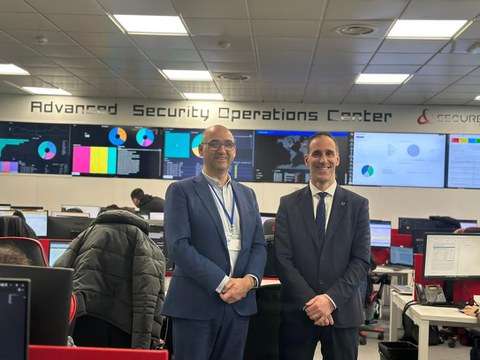 Pello Rodriguez visita las instalaciones de ciberseguridad del Grupo LKS Next en Madrid