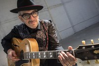 ¿Te apetece acudir al concierto de Elvis Costello?